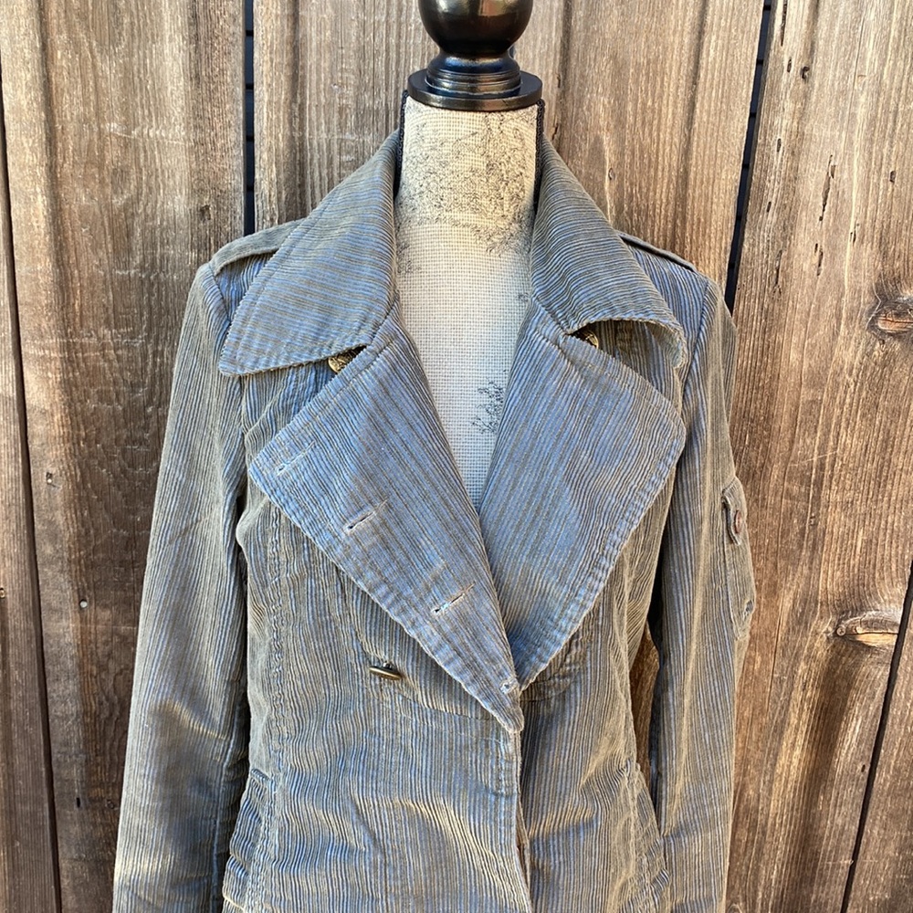Awesome coat. - Picture 7 of 10